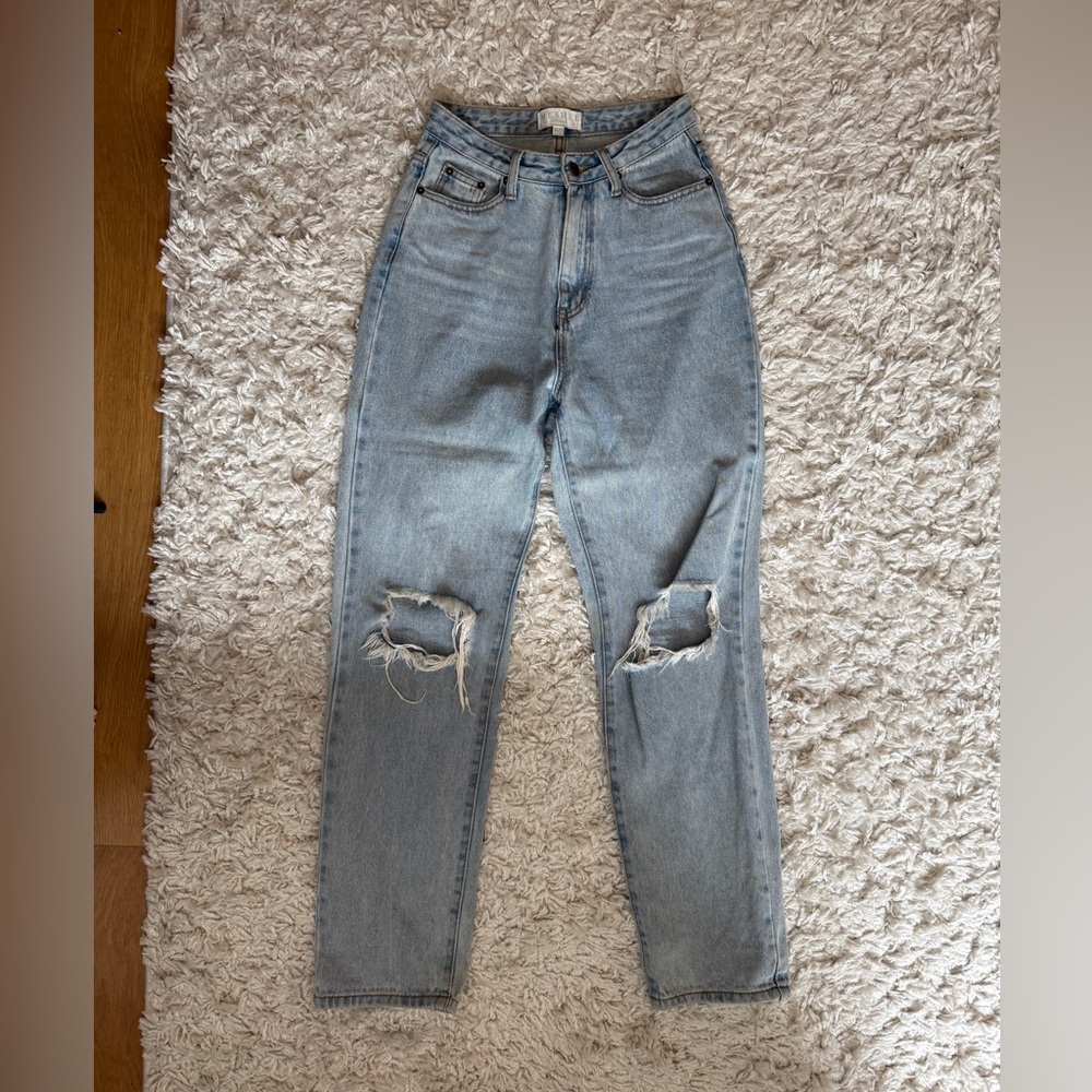 Distressed High Wasted Light Blue Wash Jeans